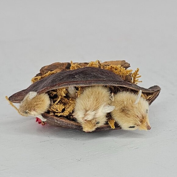 Vintage Baby Mice In Pecan Shell Fur Animals Signed Troy - Picture 10 of 10